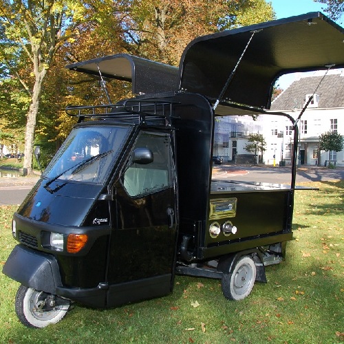 Foodtruck Piaggio met Catering uitvoering | De Feestmeesters Kampen